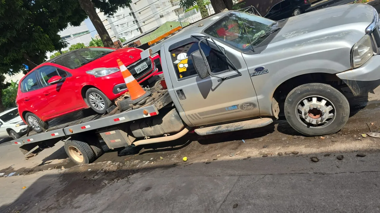 Reboque de veículo de passeio pelo Auto Socorro Vila